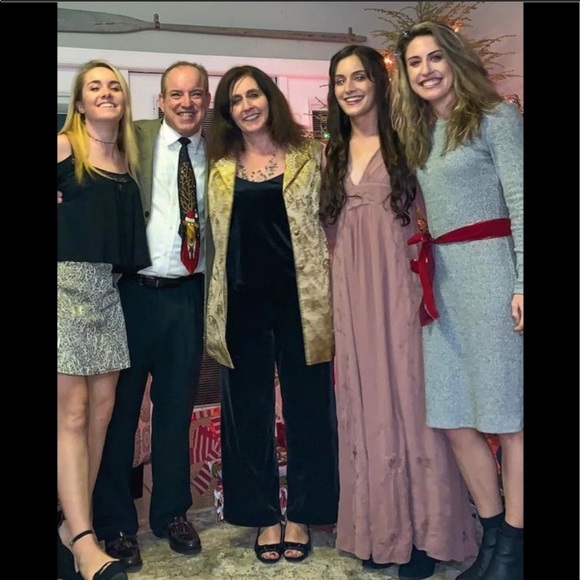 Welcome To My Closet Have Fun Shopping - Picture 3 of 15